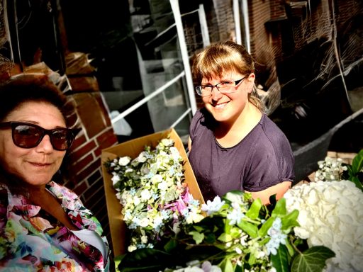 Sabine und Kerstin: Nun dekorieren wir für die Hochzeit